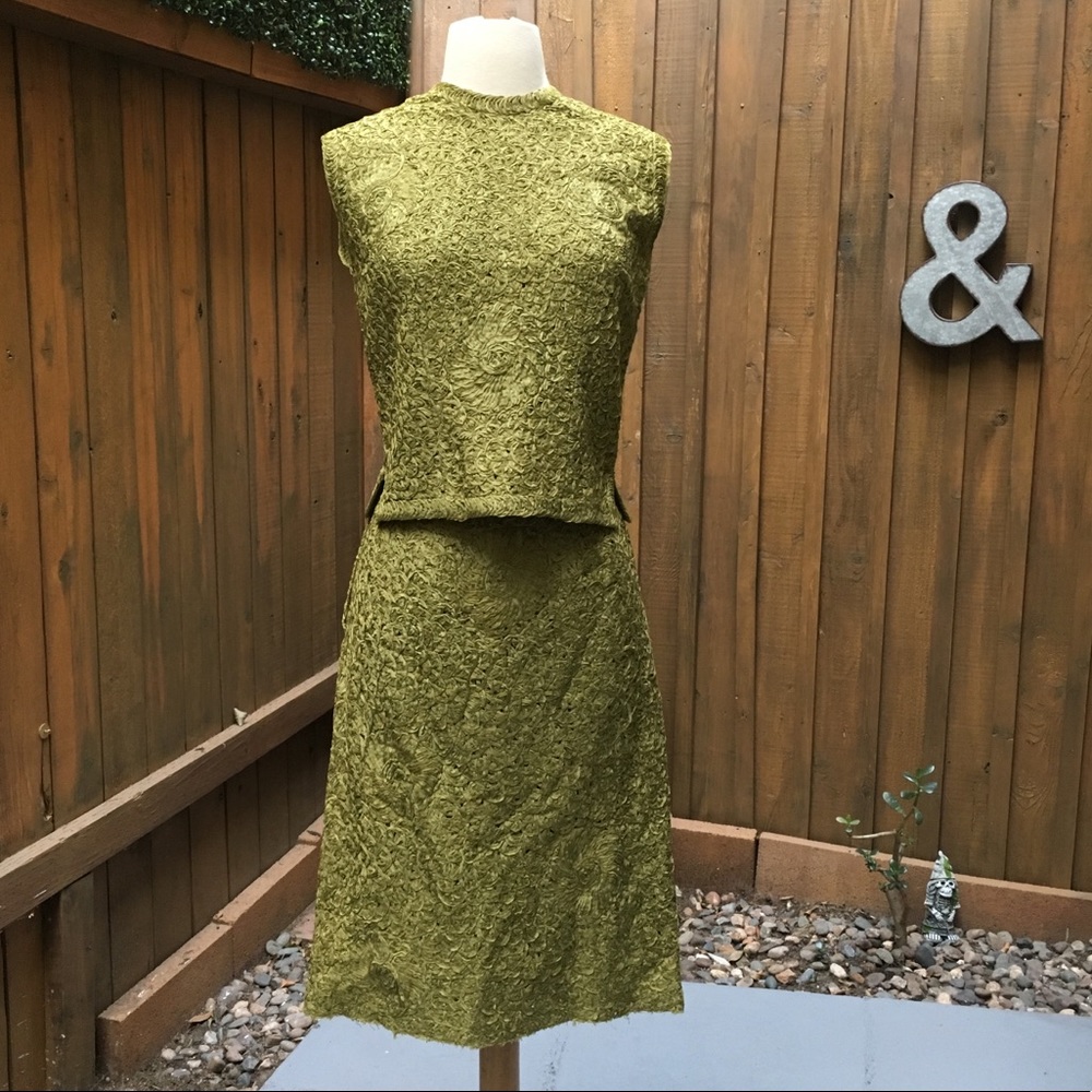 Groovy Vintage 2 piece skirt and top ✌️
